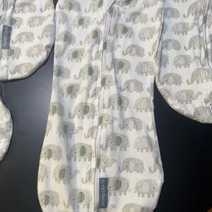 6 SwaddleMe Gray and White Baby Swaddle